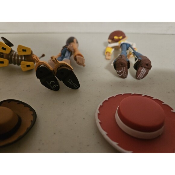 Lot Of 3 Action Figures Toy Story Woody Jessie Slinky Dog With Hats 5 Pieces - Picture 7 of 7
